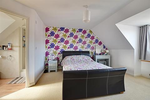 16 Nazareth Close, Bexhill-on-sea, TN40 2LF