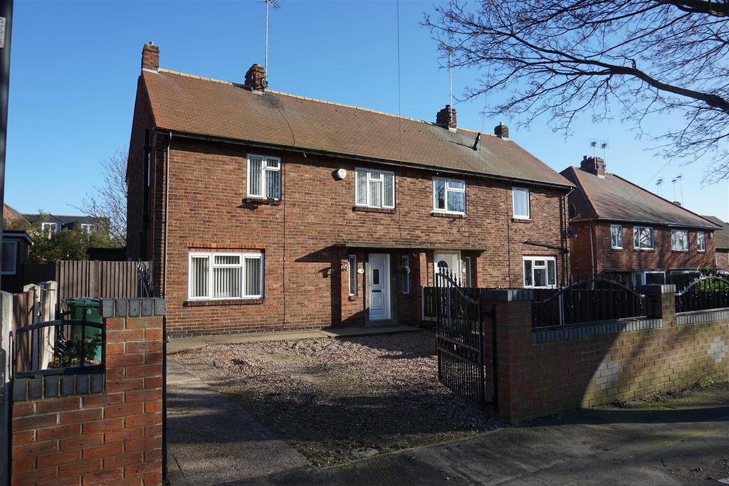 Lawn Avenue, Woodlands, Doncaster 3 bed semidetached house £129,950
