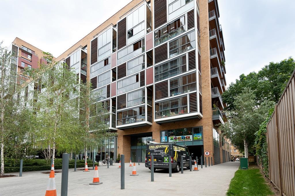 Dalston Square, Dalston, London 3 bed flat £2,650 pcm (£612 pw)