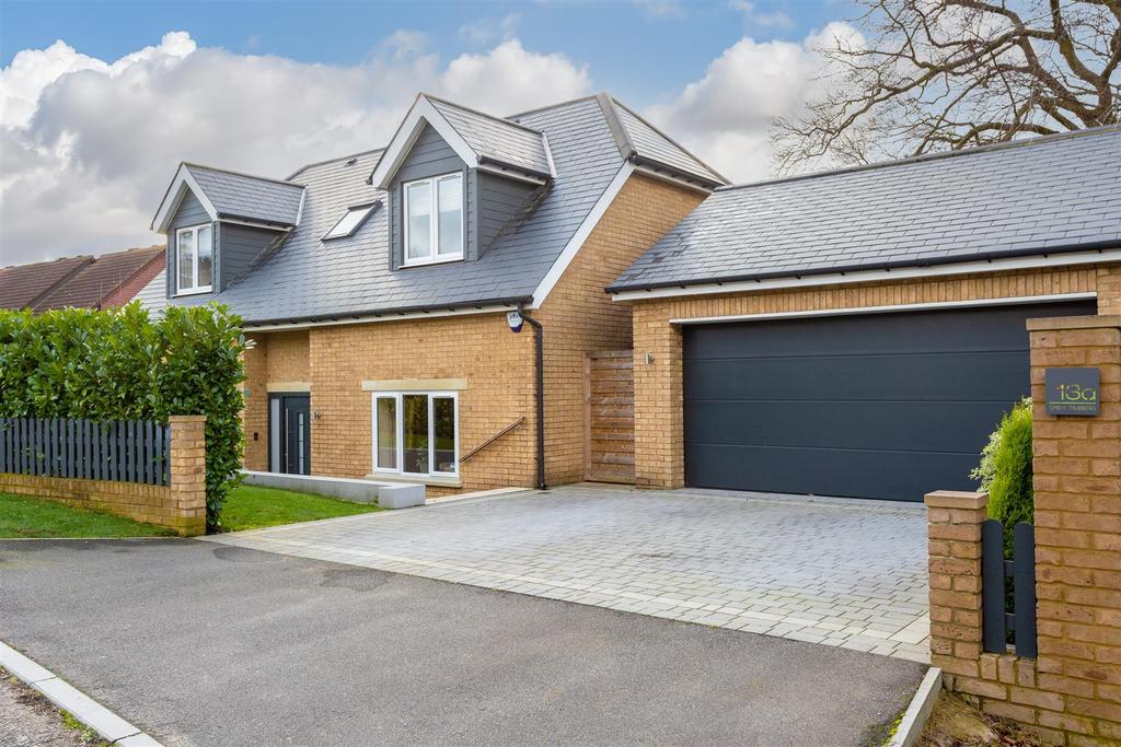 Hillside Close, Banstead 4 bed detached house £875,000