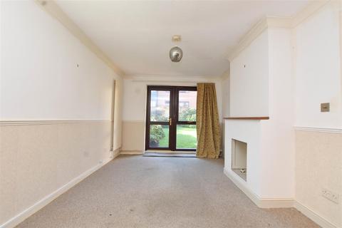 1 Bodmin Close, Eastbourne, BN20 8HZ