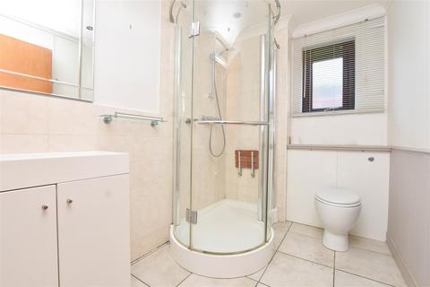 1 Bodmin Close, Eastbourne, BN20 8HZ