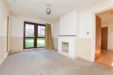 1 Bodmin Close, Eastbourne, BN20 8HZ
