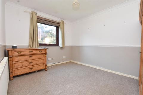 1 Bodmin Close, Eastbourne, BN20 8HZ
