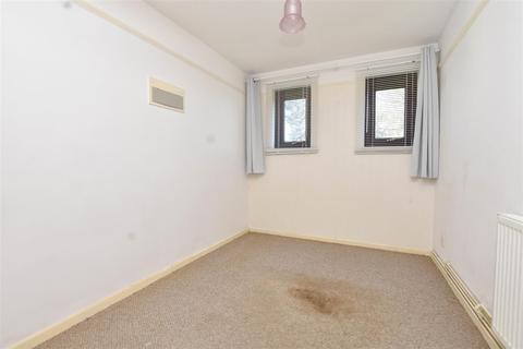 1 Bodmin Close, Eastbourne, BN20 8HZ