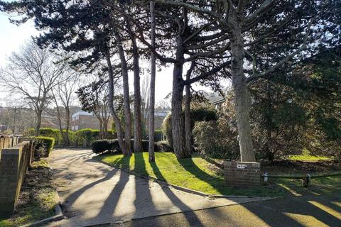 1 Bodmin Close, Eastbourne, BN20 8HZ