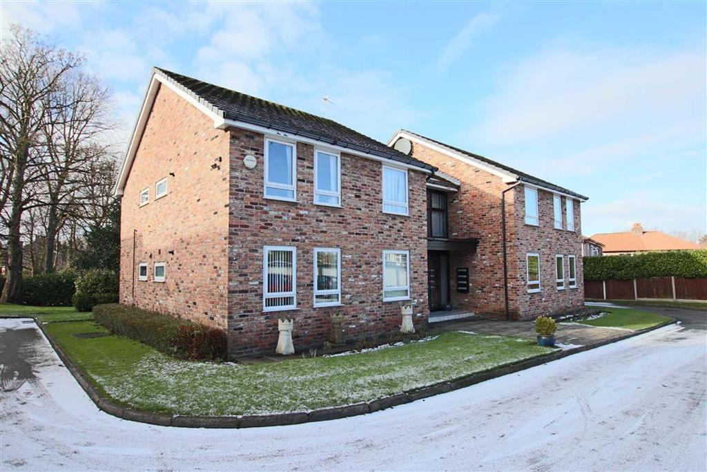 Woodlands Court, Timperley, Altrincham 2 bed apartment £215,000