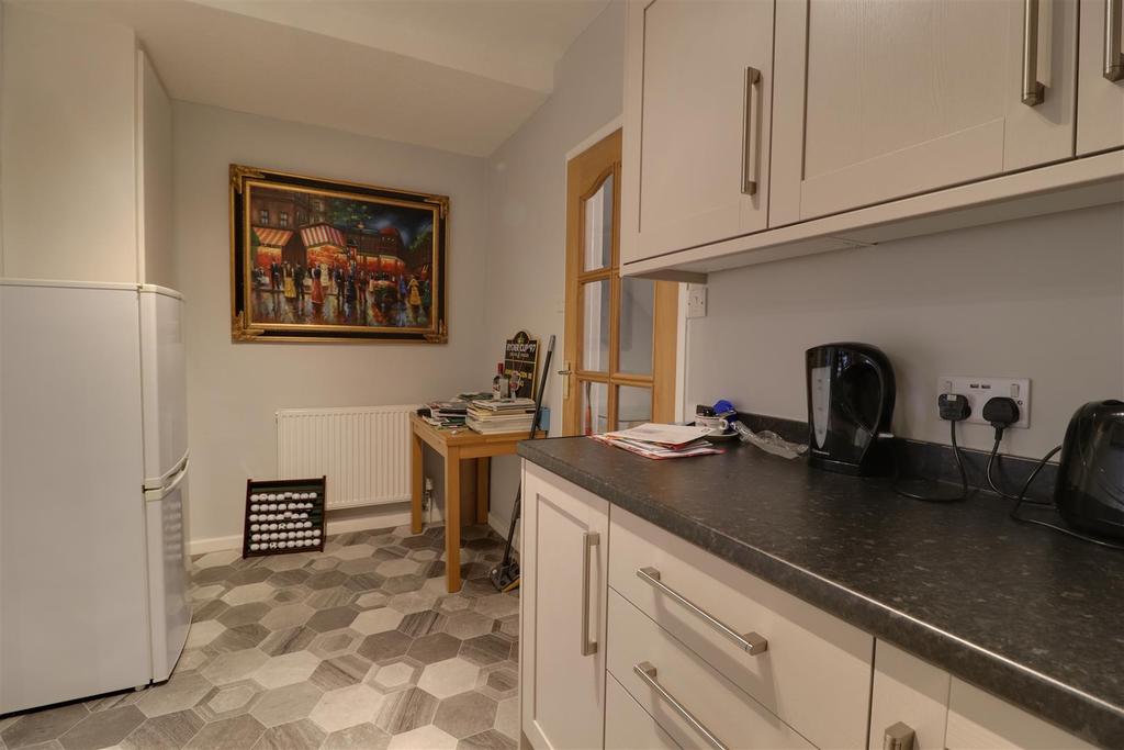 Kitchen 2.jpg