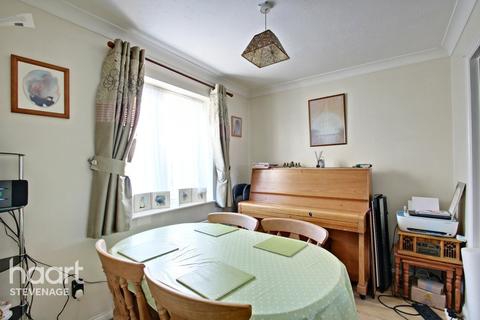 24 The Hedgerows, Stevenage, SG2 7BW