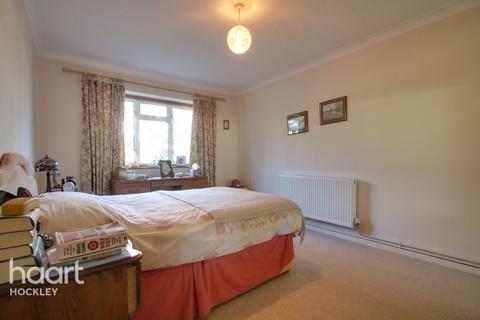 61 Highams Road, Hockley, SS5 4DF