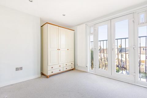 15 Edna Road, Raynes Park, London, SW20 8BS