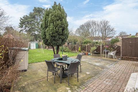 24 Fieldside Road, Bromley, BR1 4LA