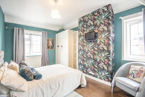24 Fieldside Road, Bromley, BR1 4LA