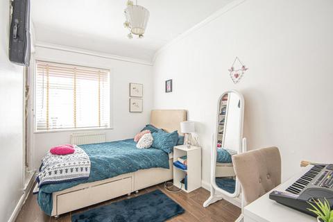 24 Fieldside Road, Bromley, BR1 4LA