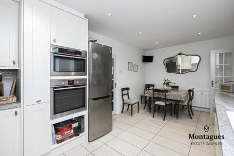 42 Shaftesbury Road, Epping, CM16 5BJ