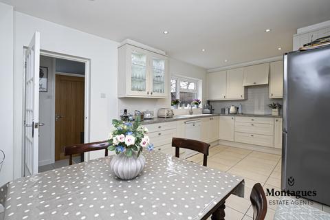 42 Shaftesbury Road, Epping, CM16 5BJ