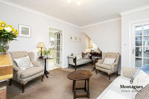 42 Shaftesbury Road, Epping, CM16 5BJ