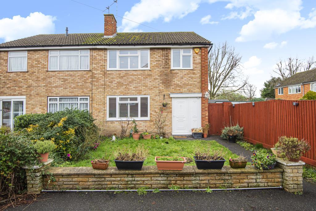 Bedgrove, Aylesbury, HP21 3 bed end of terrace house £1,600 pcm (£369 pw)