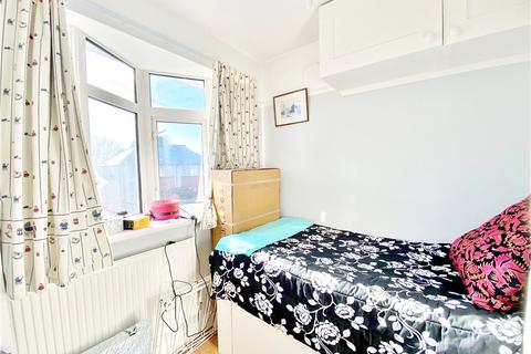 25 Crane Way, Twickenham, TW2 7NH
