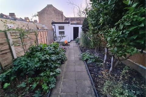 106 Ringstead Road, London, SE6 2BS