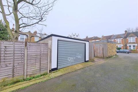 106 Ringstead Road, London, SE6 2BS