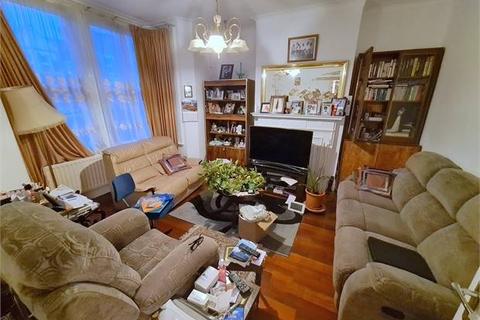106 Ringstead Road, London, SE6 2BS