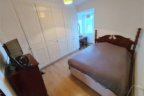 106 Ringstead Road, London, SE6 2BS