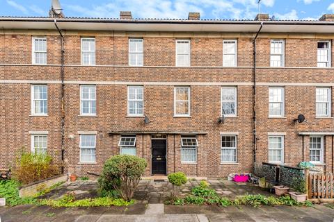 3 Pond Close, London, SE3 0SH