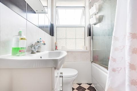 3 Pond Close, London, SE3 0SH