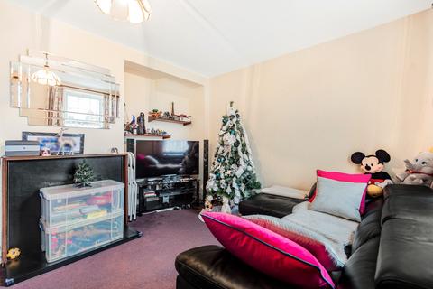 3 Pond Close, London, SE3 0SH