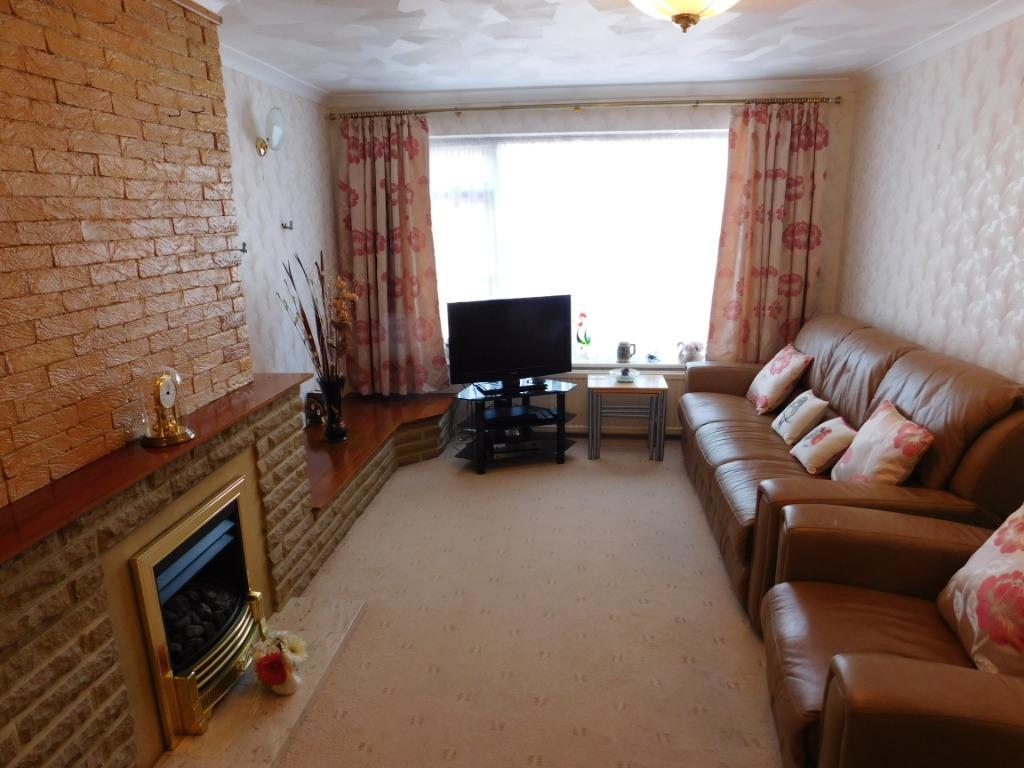 Princes Road, Langney, Eastbourne, BN23 3 bed semidetached house £