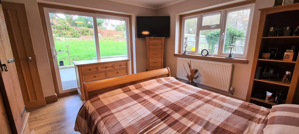 4 BEDROOM DETACHED BUNGALOW on SUBSTANTIAL LAND