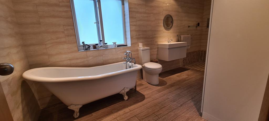 Bath/shower room