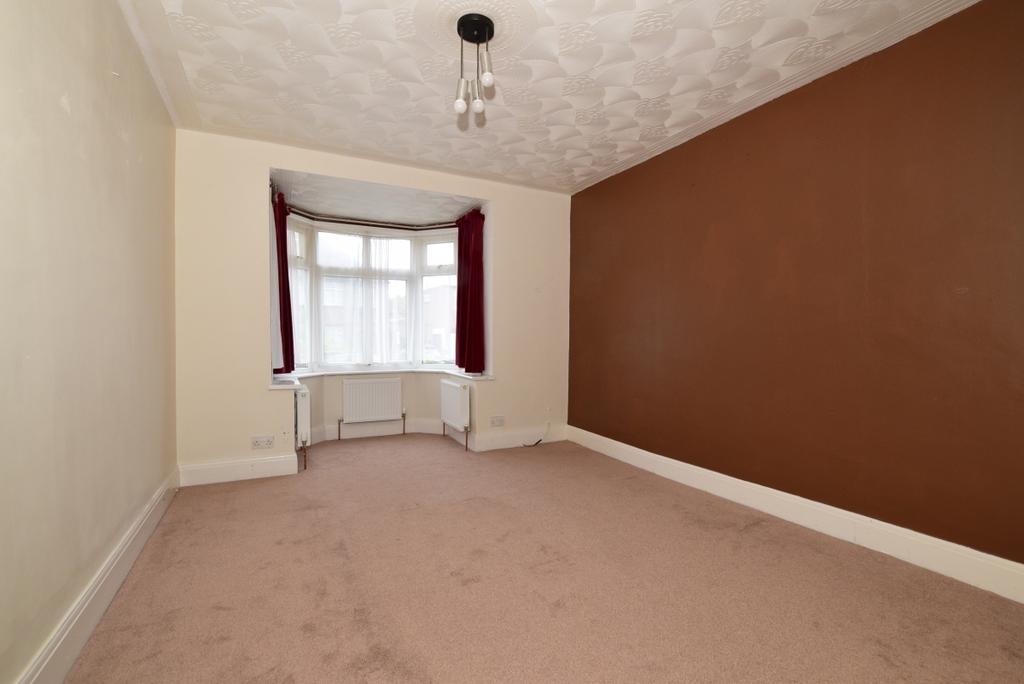 Beresford Avenue Rochester ME1 3 bed terraced house £1,200 pcm (£277 pw)