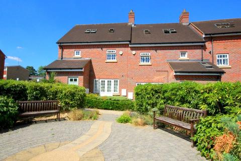 8, Kings Court Roughdown Road, Hemel Hempstead, HP3 9AX