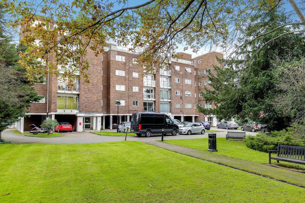 Claydon House, Holders Hill Road, London, NW4 2 bed apartment £390,000