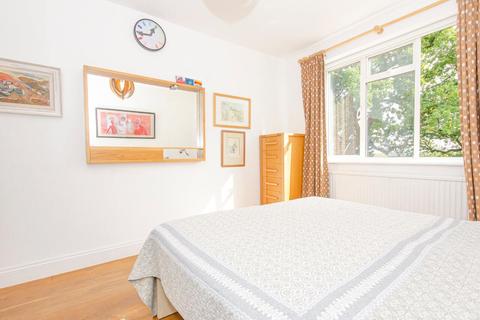 1, Connaught Grange Connaught Gardens, London, N10 3LE