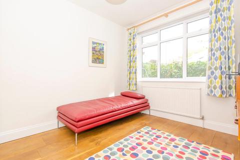 1, Connaught Grange Connaught Gardens, London, N10 3LE
