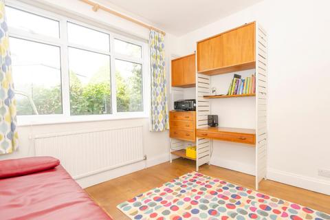 1, Connaught Grange Connaught Gardens, London, N10 3LE