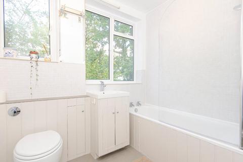 1, Connaught Grange Connaught Gardens, London, N10 3LE