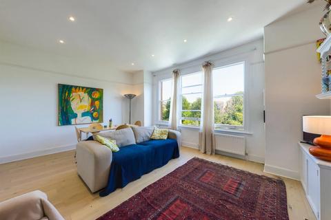 Flat 3, 18 Tetherdown, London, N10 1NB