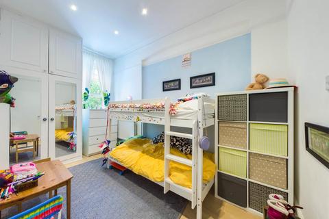 Flat 3, 18 Tetherdown, London, N10 1NB