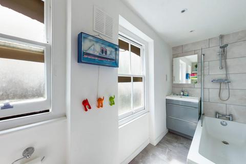 Flat 3, 18 Tetherdown, London, N10 1NB