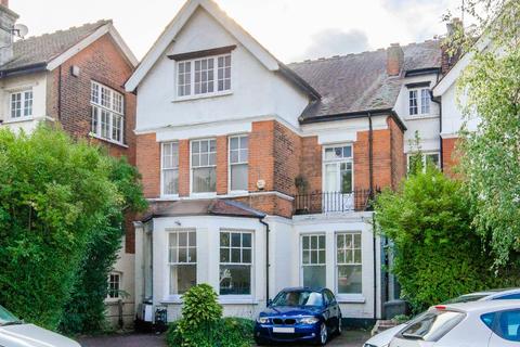 Flat 2, 4 Alexandra Park Road, London, N10 2AA