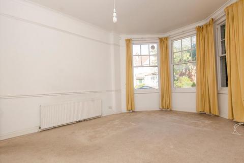 Flat 2, 4 Alexandra Park Road, London, N10 2AA