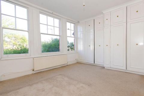 Flat 2, 4 Alexandra Park Road, London, N10 2AA