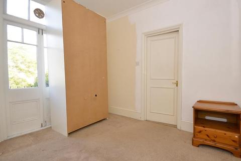 Flat 2, 4 Alexandra Park Road, London, N10 2AA