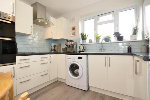 4 Albert Close, London, N22 7AL