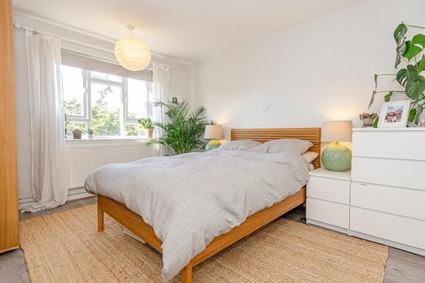 4 Albert Close, London, N22 7AL
