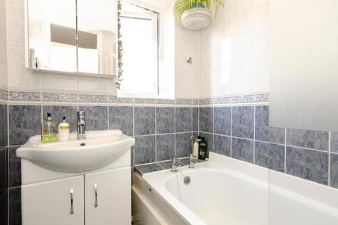 4 Albert Close, London, N22 7AL